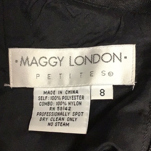 Maggie London Dress size 8P - Picture 9 of 11